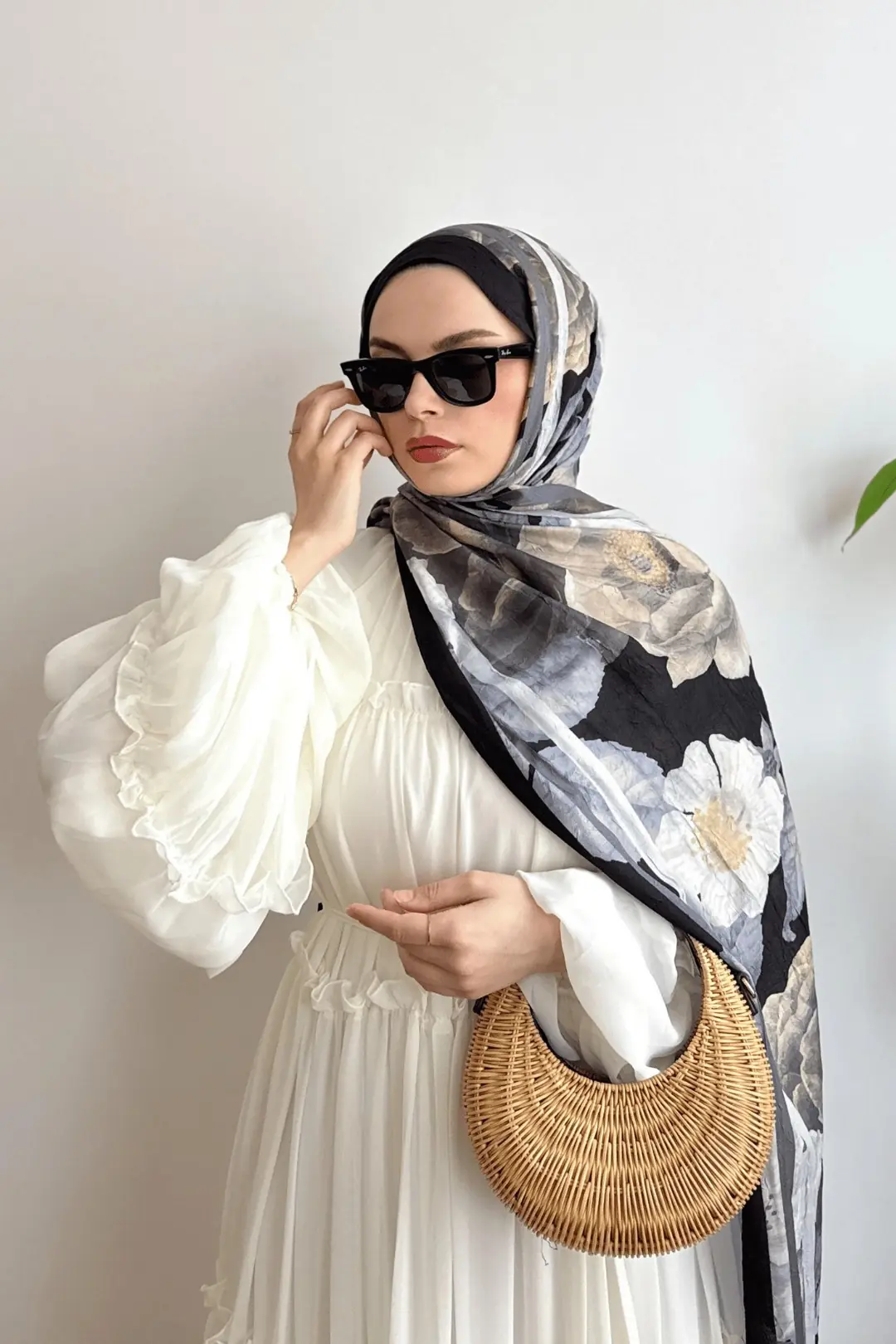 GÜL VE DAHLİA ÇİÇEKLİ ŞAL - SİYAH