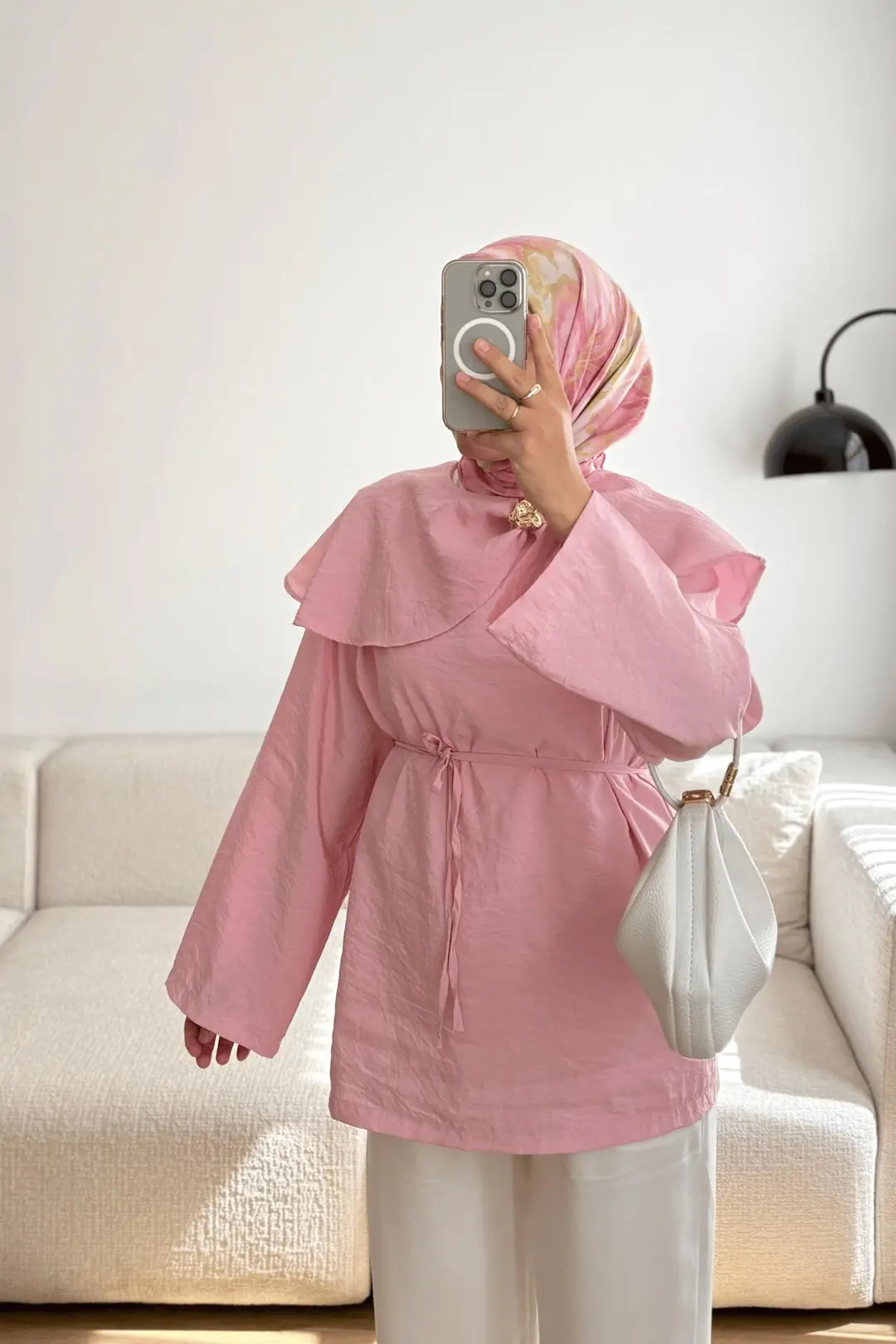 BROŞLU ÖN VE ARKA PELERİNLİ BLUZ - PEMBE
