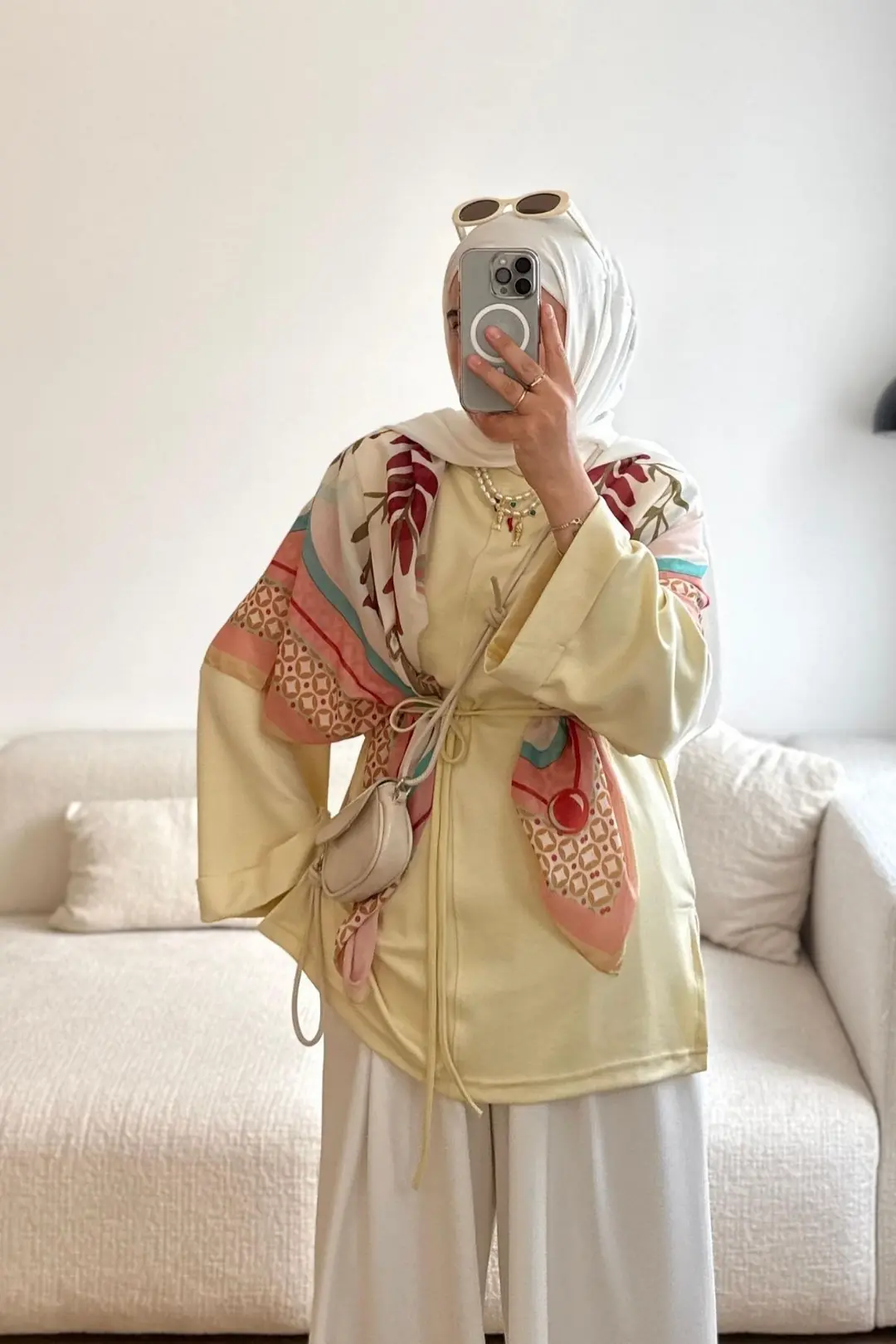 ÖNÜ DİKİŞLİ TSHİRT - SARI